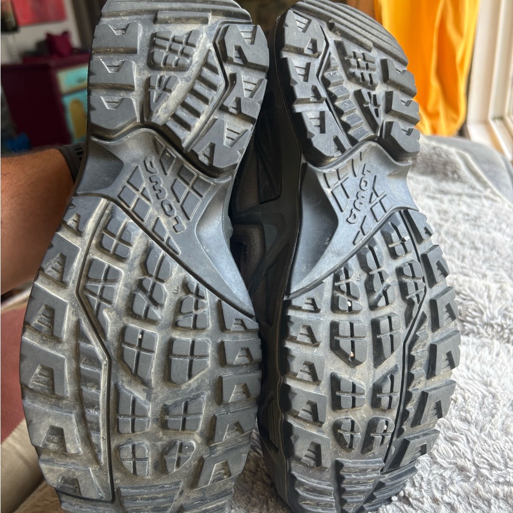 Lowa Men's Black and Gray Athletic Shoes - Picture 5 of 9